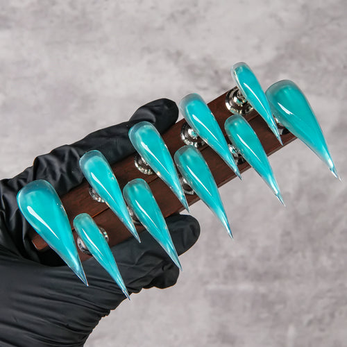 Skulptierte Stiletto Press-On Nagelverstärkungen
