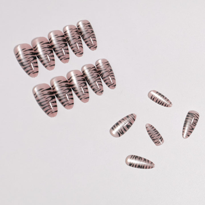 Künstlerisches Druck-Nagelset mit Tigerstreifen-Design Karnz