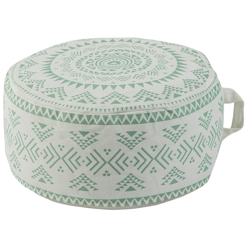 Runder Sitzpouf aus robustem Baumwollmix mit Ethno-Mandala‑Print und Tragegriff