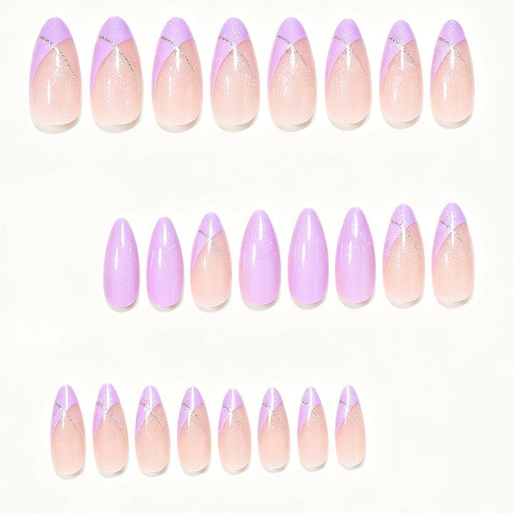 Stiletto-Nagelkunst-Tips mit goldenen Akzenten Karnz