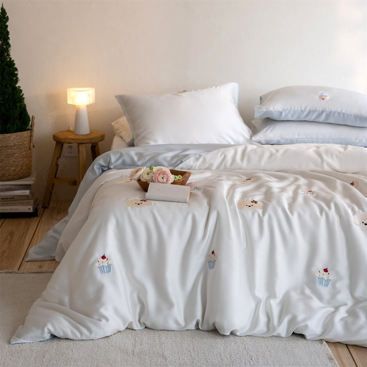 Satin-Bettwäsche-Set mit feinen Ballon- und Tierstickereien