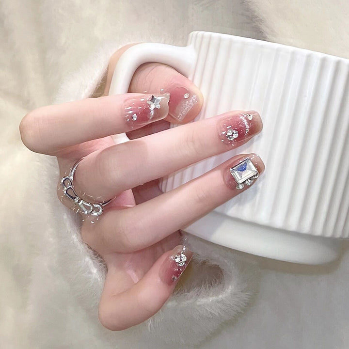 Glamouröse mit Strass verzierte Press-On Nagelkunst Karnz