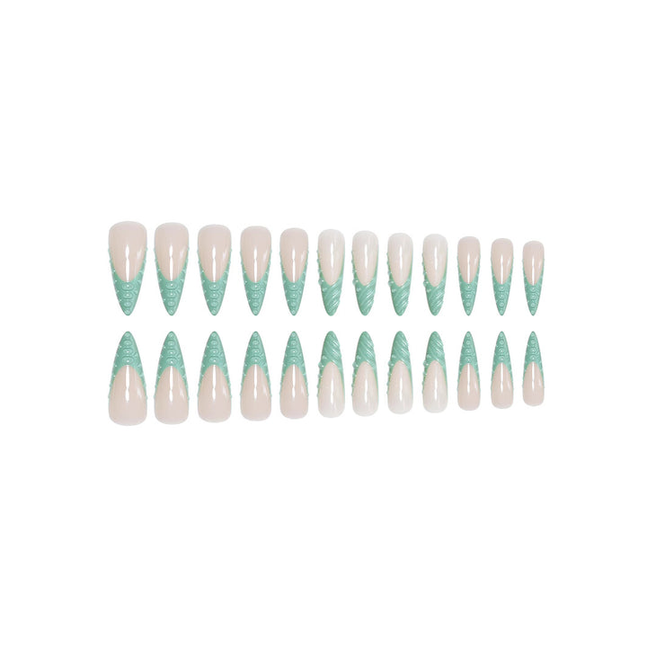 Aufwendige 3D-skulptierte Nagelverzierungen Karnz