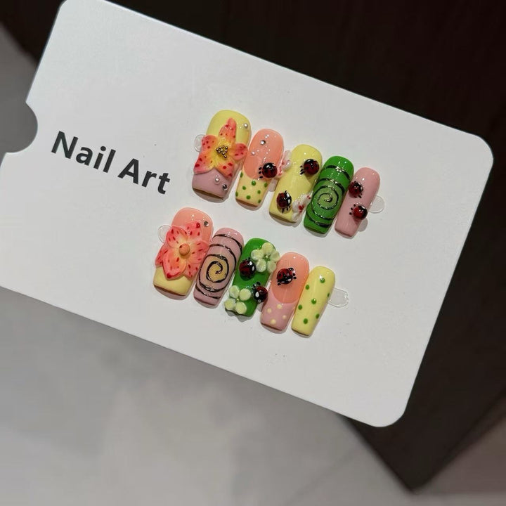 Künstlerisches florales Thema Press-On Nagelset