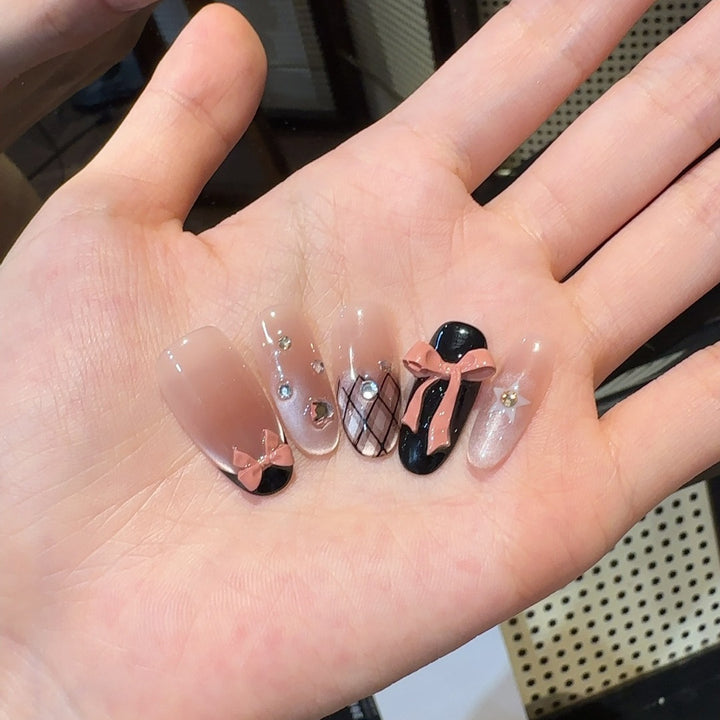 Dekorative Nagelkunst Karnz