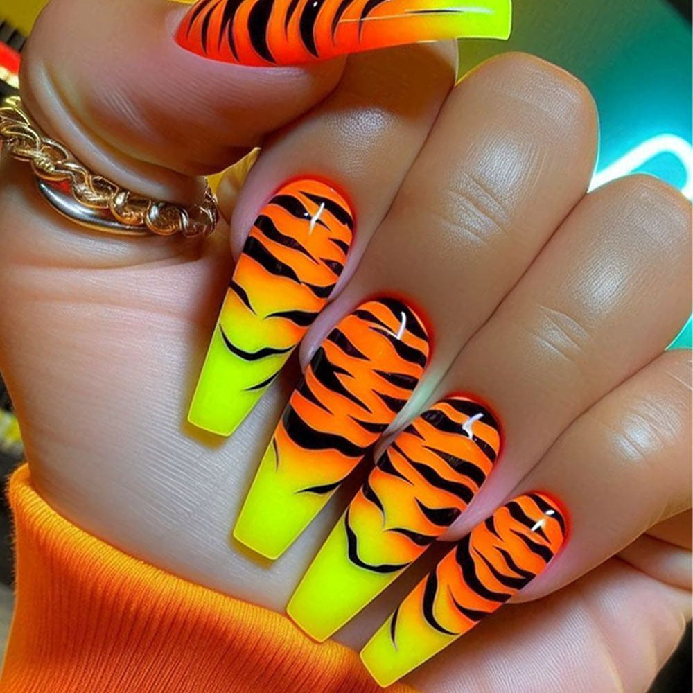 Kunstnägel Im Stylischen Tiger Design Karnz