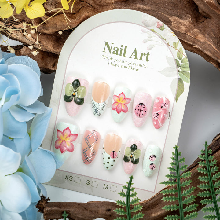 Kreatives blumenmotiviertes Press-On-Nagelset