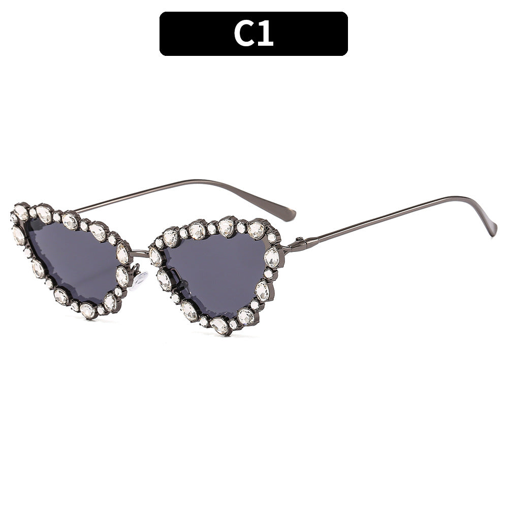 Herzförmige, mit Strass veredelte Sonnenbrille