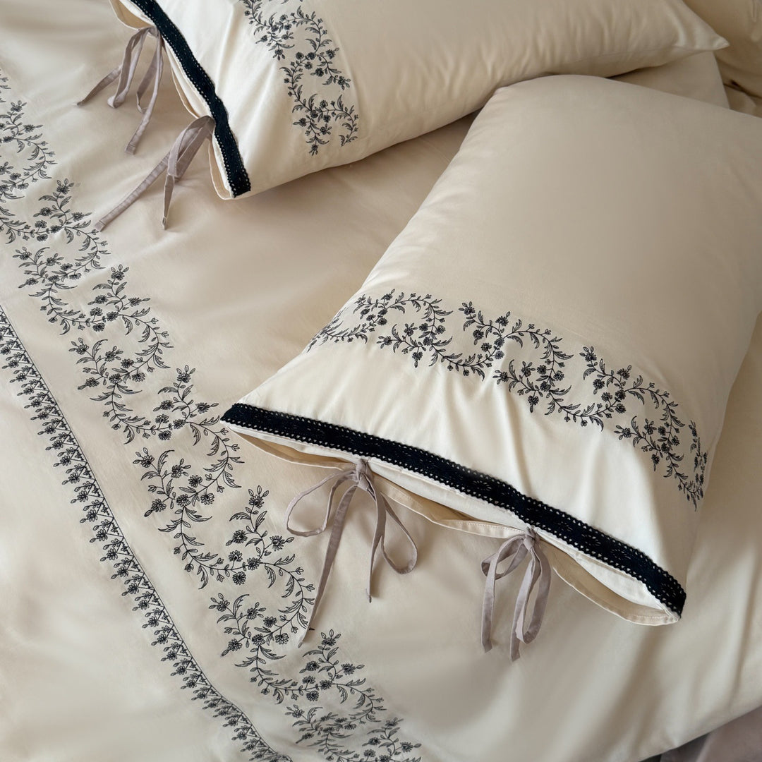 Bestickte Baumwollsatin Bettbezug Set mit Schlaufen-Kissenbezug und dekorativem Bolster