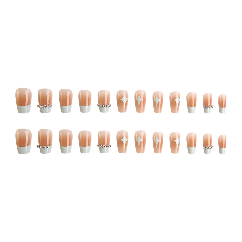 Kunstnagelset mit eleganten geometrischen Verzierungen Karnz