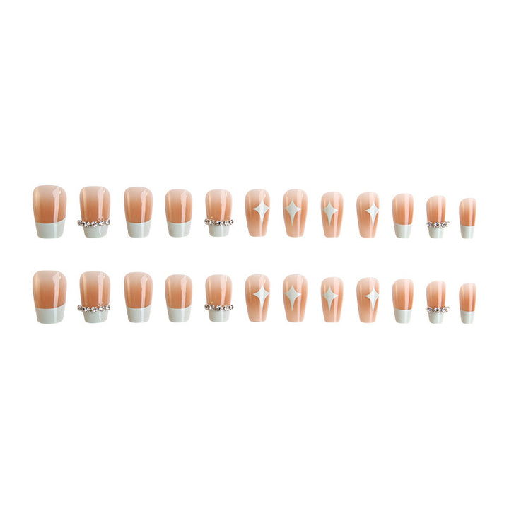 Kunstnagelset mit eleganten geometrischen Verzierungen Karnz