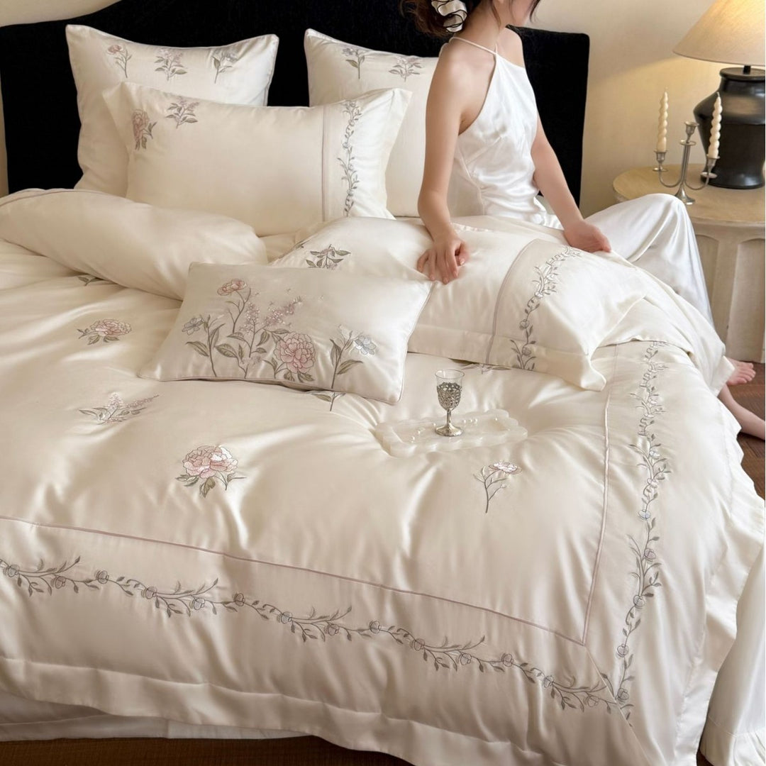 Satin-Feel besticktes Bettbezugset mit dekorativen Kissenbezügen und Eckbindern