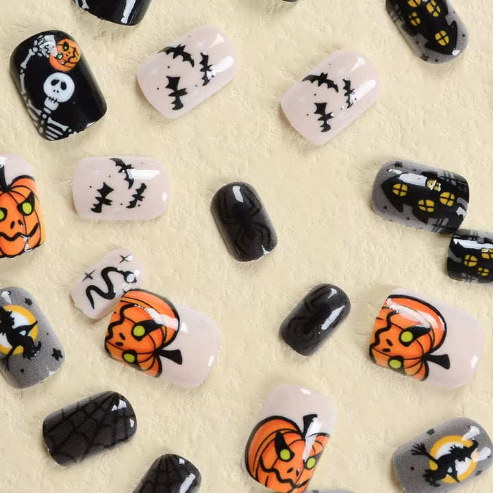 Kunstnagelset mit Halloween-Motiven und schaurigen Designs Karnz