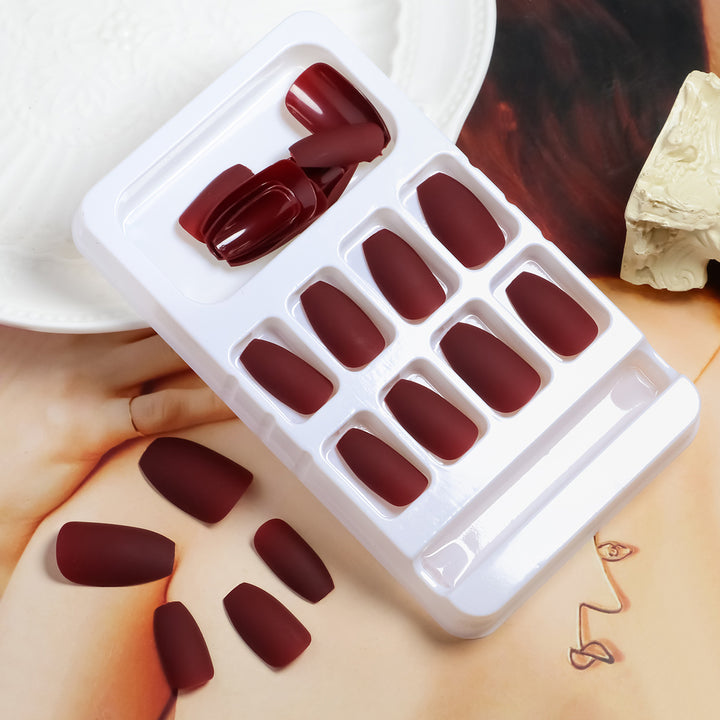Künstlerische matte Press-On Nagelspitzen Karnz