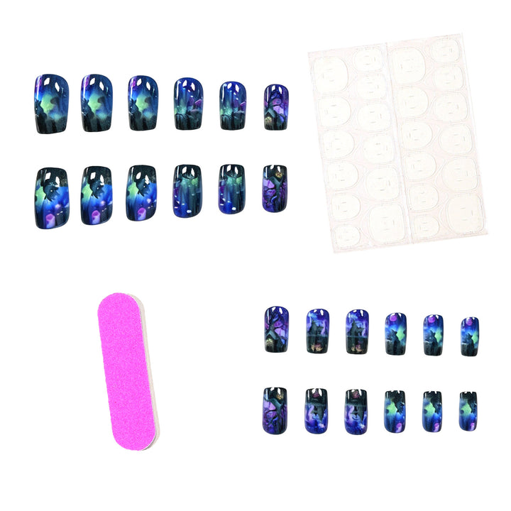 Künstlerische Nagelkunst Karnz