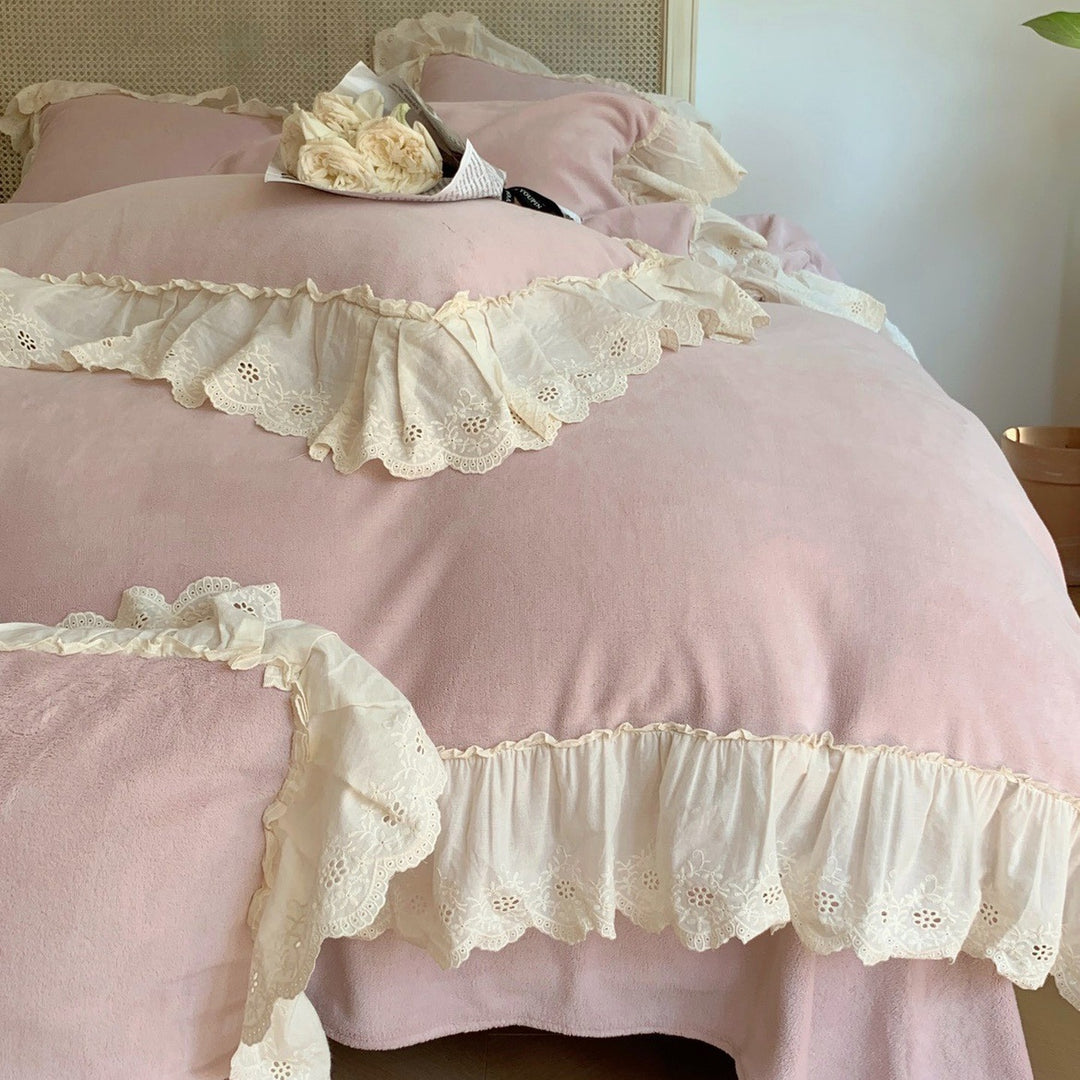 Kuschelige Microfleece-Bettgarnitur im Vintage-Cottage-Stil mit Baumwollspitzenbesatz
