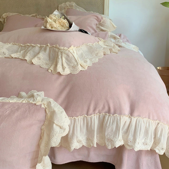 Kuschelige Microfleece-Bettgarnitur im Vintage-Cottage-Stil mit Baumwollspitzenbesatz