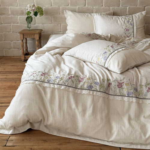 Ländlichen Stil Botanisch Gestickte Leinen-Feeling Bettbezug Ensemble mit Wellenförmiger Spitzenbordüre