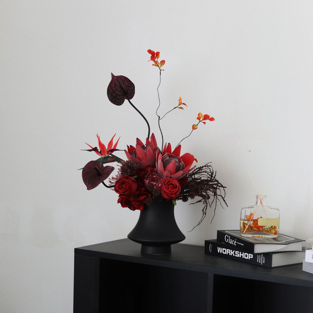 Künstlerisches florales Tischmittelstück Arrangement