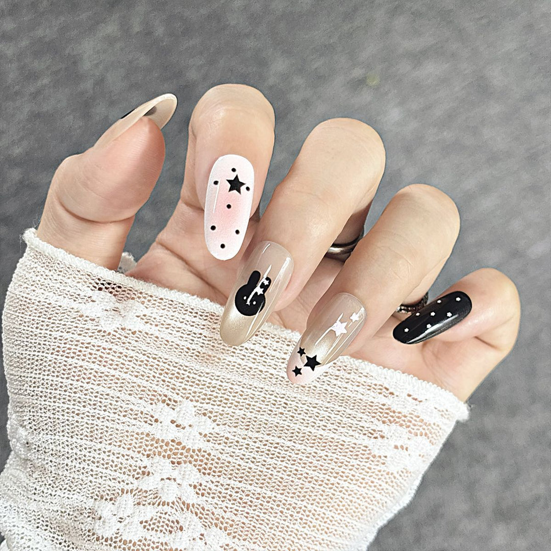 Künstlerisches Press-On Nageldesign Karnz