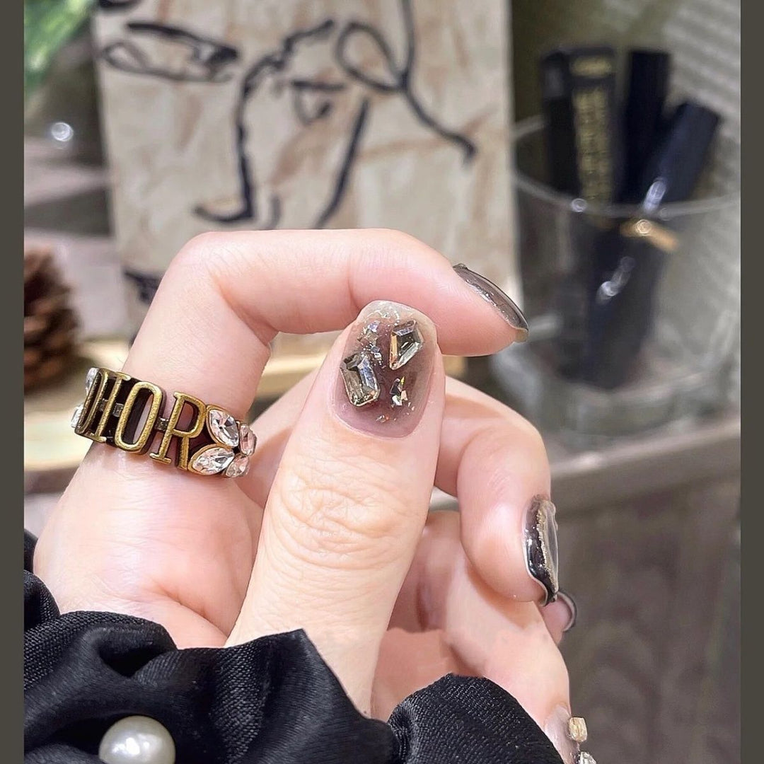 Artistic Nail Art Press-On Set Karnz