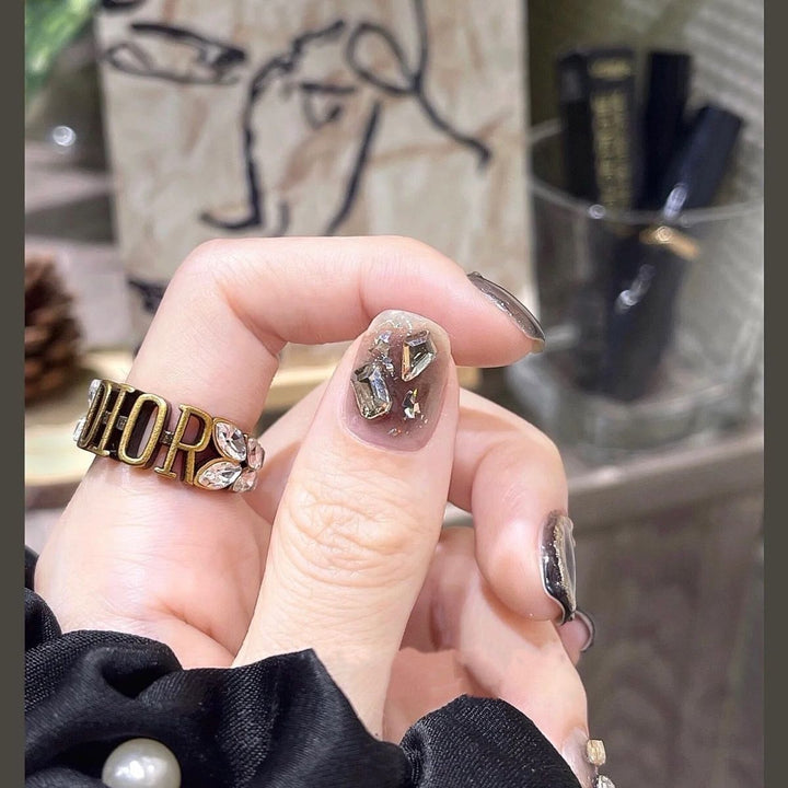 Artistic Nail Art Press-On Set Karnz