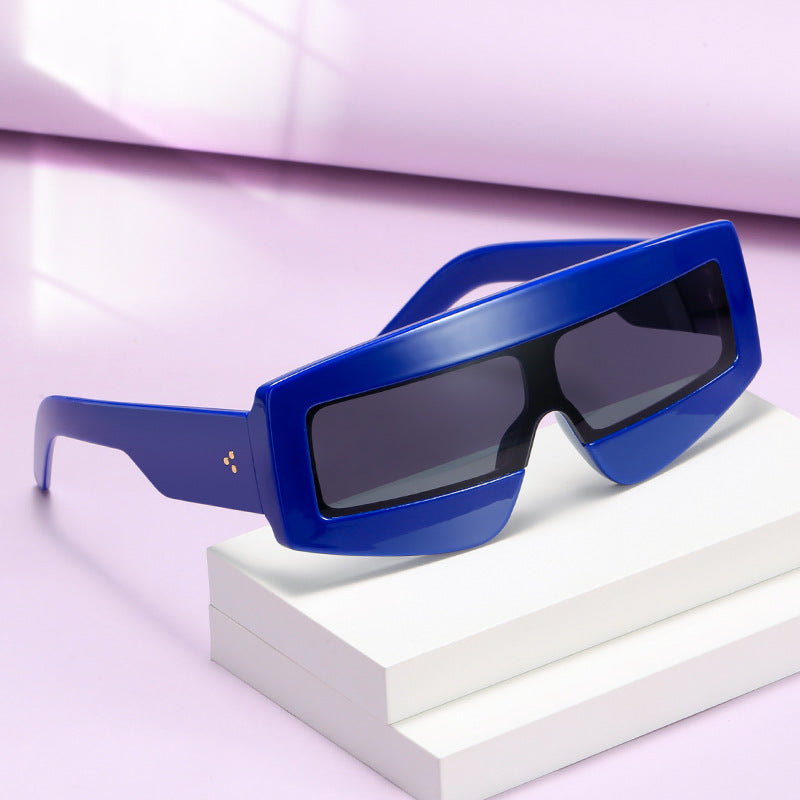 Damen futuristische Sonnenbrille im chunky Design Karnz