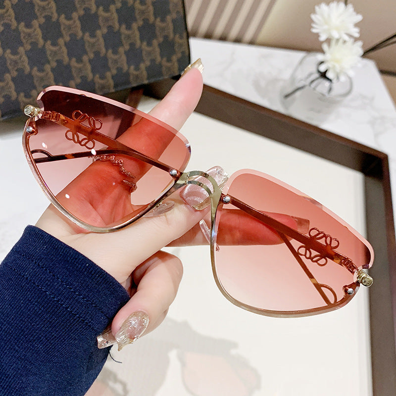 Damen extravagante Sonnenbrille mit modernem, geometrischem Rahmen Karnz