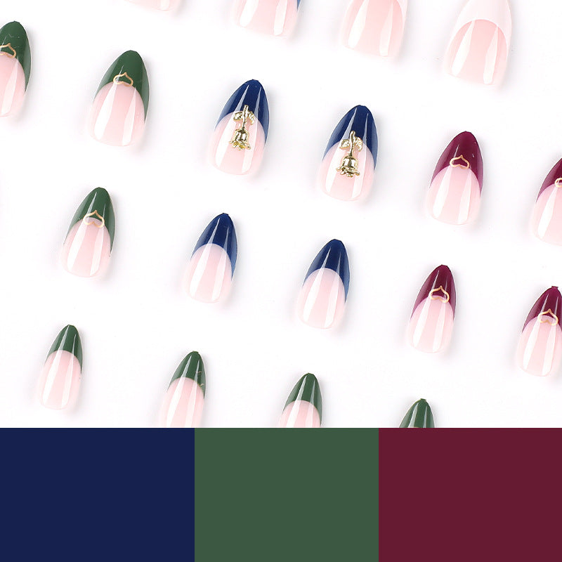 Kunstvolle Nagelspitzen mit Glamourösen Akzenten Karnz