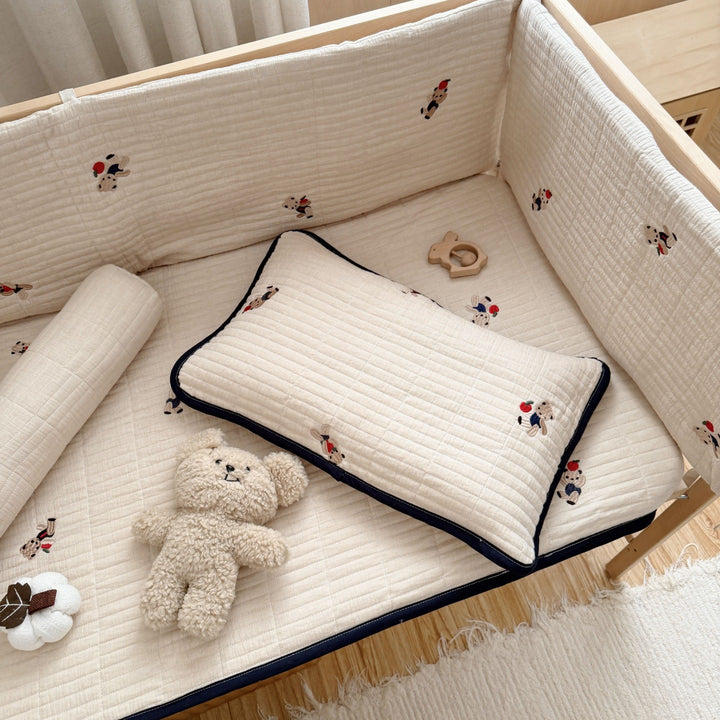 Gepolstertes Kinderbett-Polster und Matratzenauflage-Set mit bestickten Meereslebewesen
