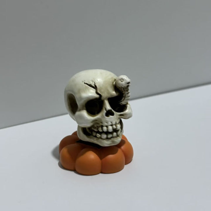 Dekorative Grabsteinfigur mit Gespenst Karnz