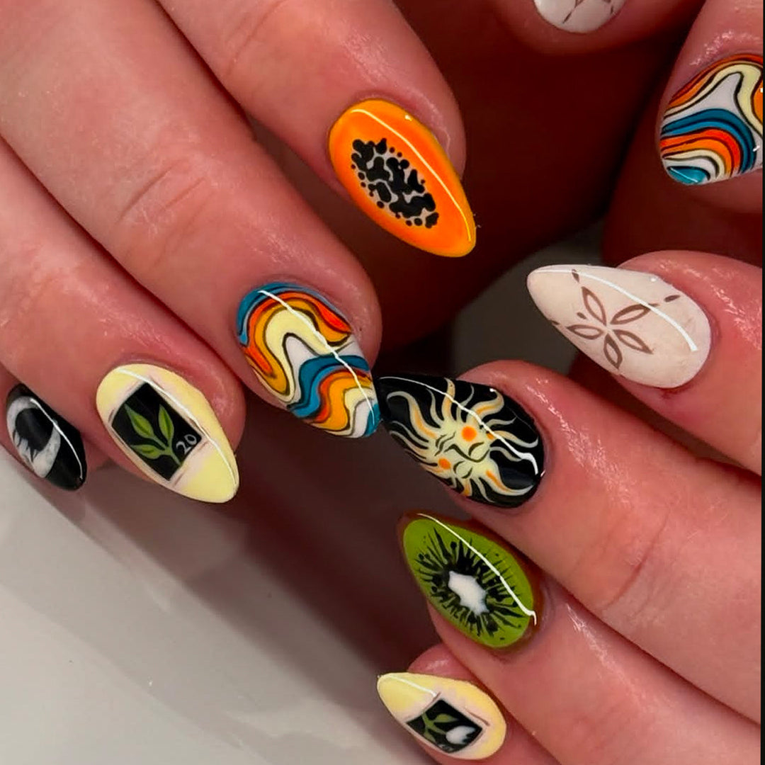 Kreative Kunstnägel mit Abstraktem Design Karnz