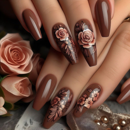 Kunstnägel mit floralen Akzenten Karnz