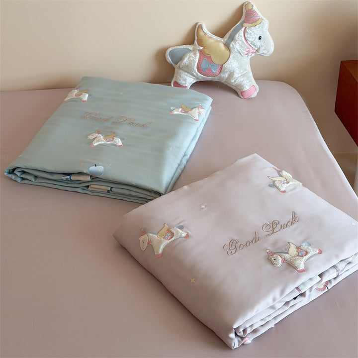 Kinder-Bettwäscheset mit applizierten Tierfiguren, satinierter Hülle und gesteppter Decke