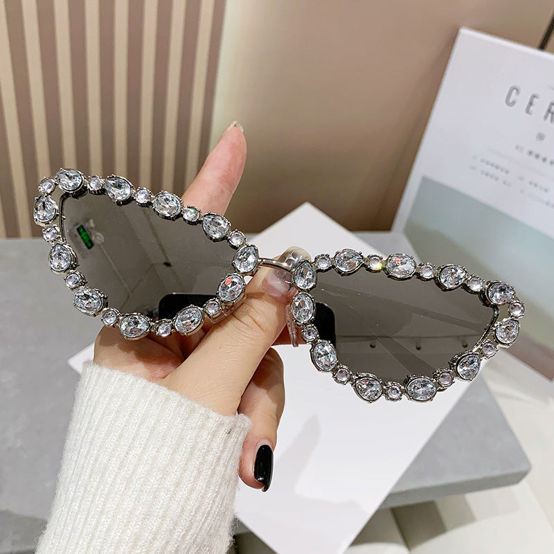 Damen Glamouröse Cat-Eye Sonnenbrille mit funkelnden Strassdetails Karnz