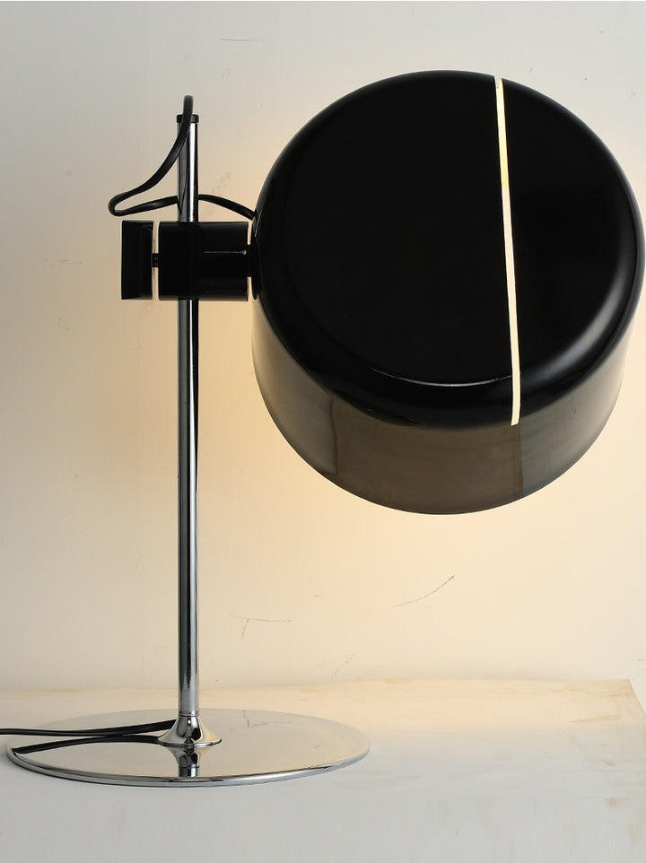 Moderne Schreibtischlampe mit verstellbarem Schirm