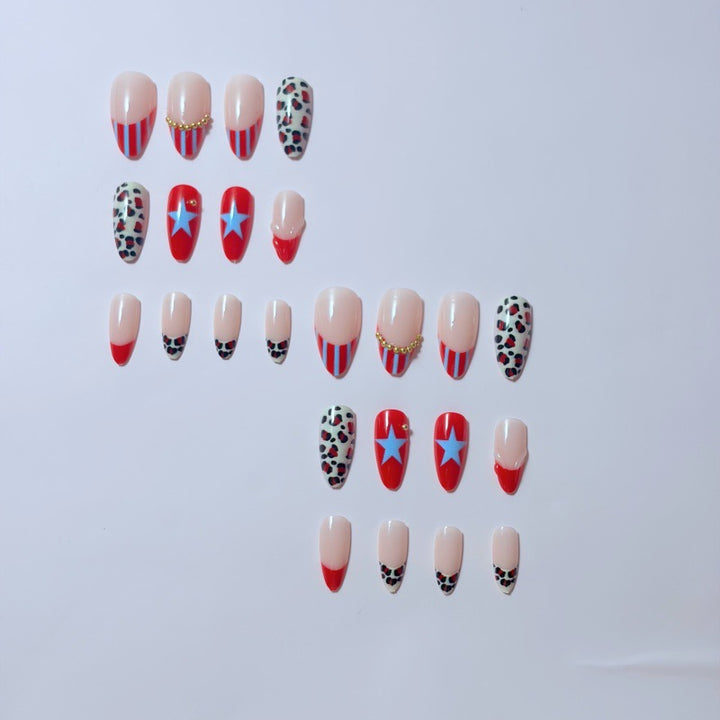 Kunstvolle Nagelspitzen im Retro-Stil Karnz