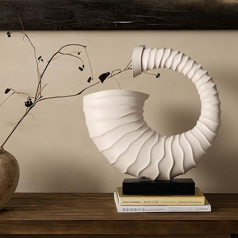 Elegante nautisch inspirierte dekorative Skulptur