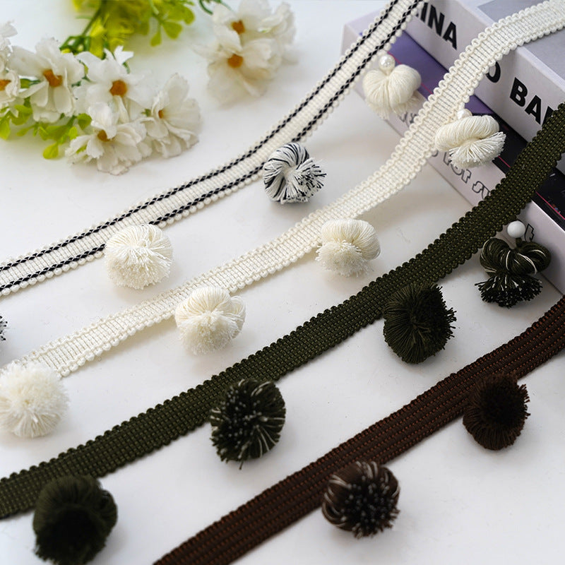 Dekorative Vorhangborte mit Pompons Karnz