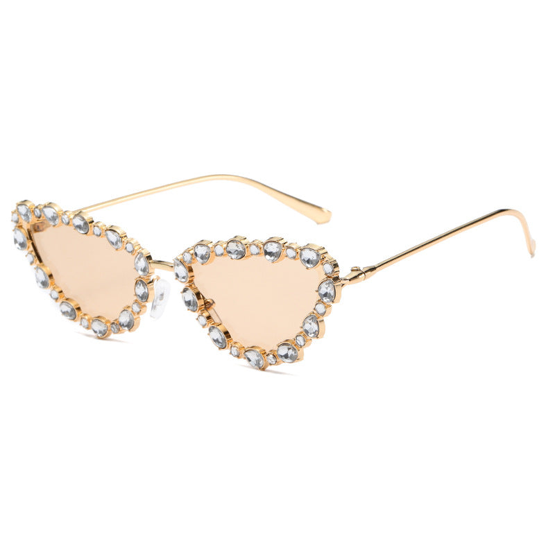 Damen Herzförmige Designer-Sonnenbrille mit glamourösem Kristallrahmen Karnz