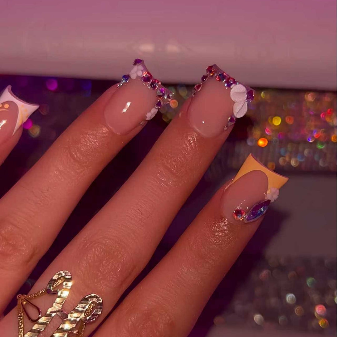 Dekorative florale Strass-Nagelerweiterungen Karnz