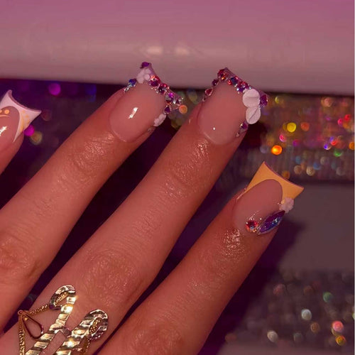 Dekorative florale Strass-Nagelerweiterungen Karnz
