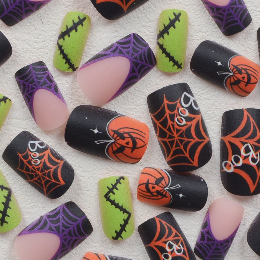 Kreatives Halloween Nageldesign Karnz