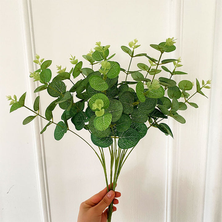 Künstlicher Blütenzweig mit lebensechten Blättern und zarten Blüten Karnz