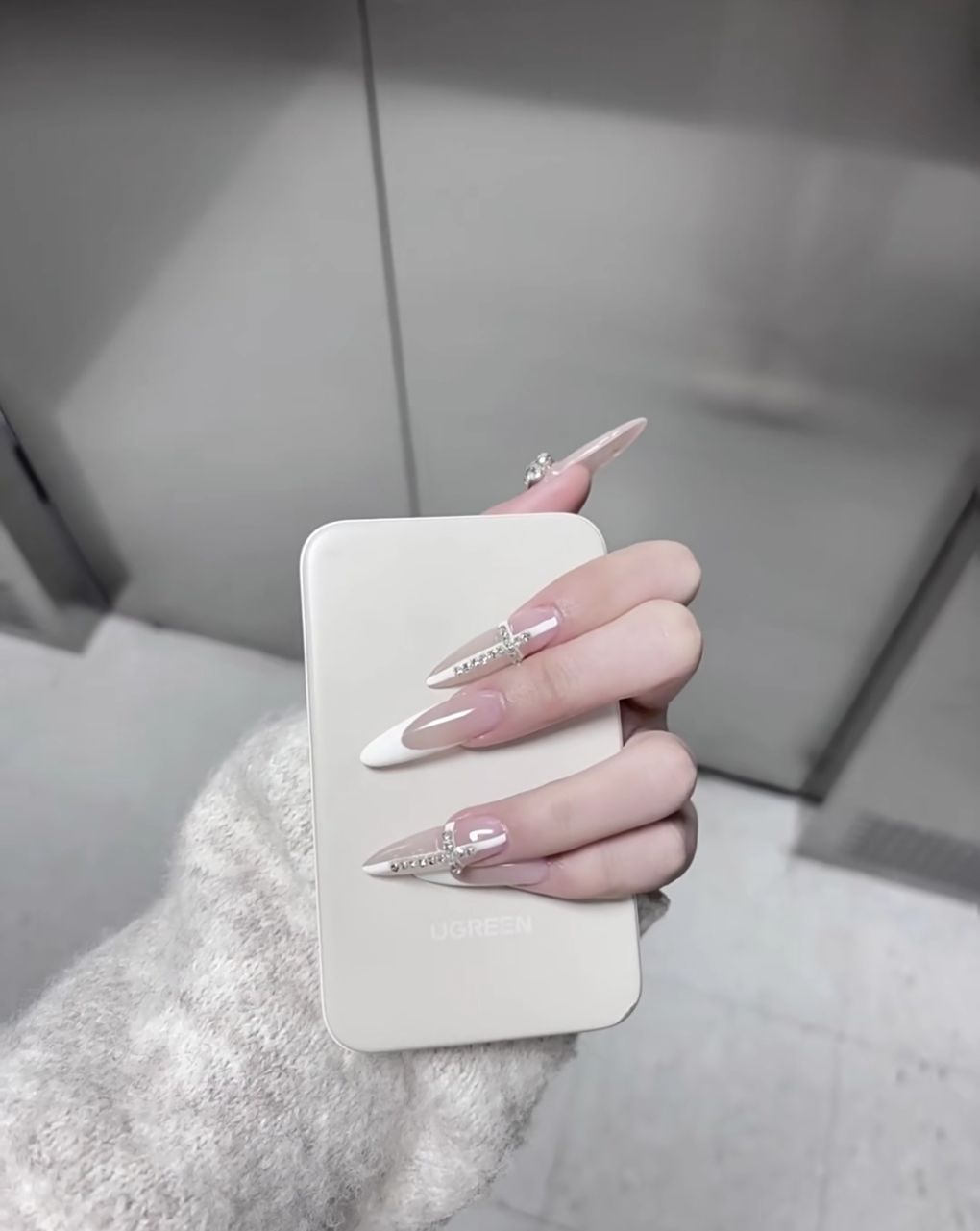 Luxus mit Strass akzentuierte Stiletto-Nagelverlängerungen