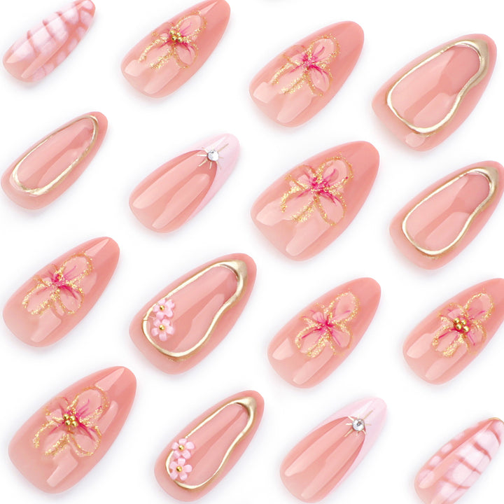 Kunstvolle Nageldesign mit Glitzer- und Blumenakzenten Karnz
