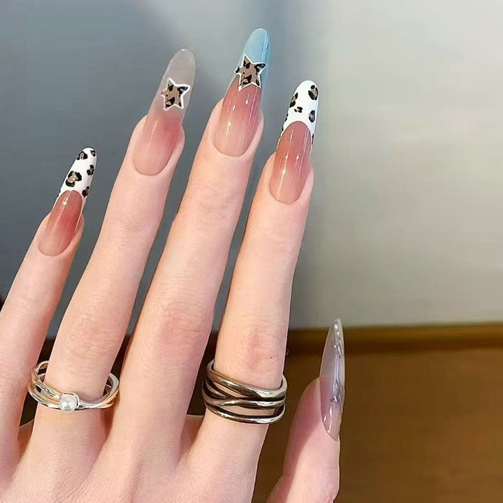 Dekorative Nagelkunst Karnz