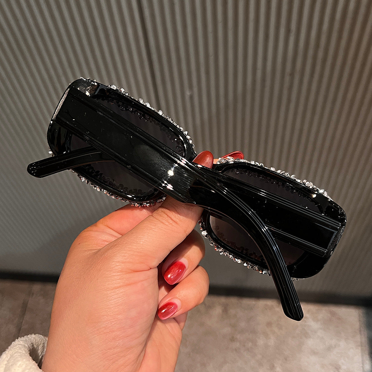 Damen Sonnenbrille mit luxuriösem Kristallrahmen Karnz