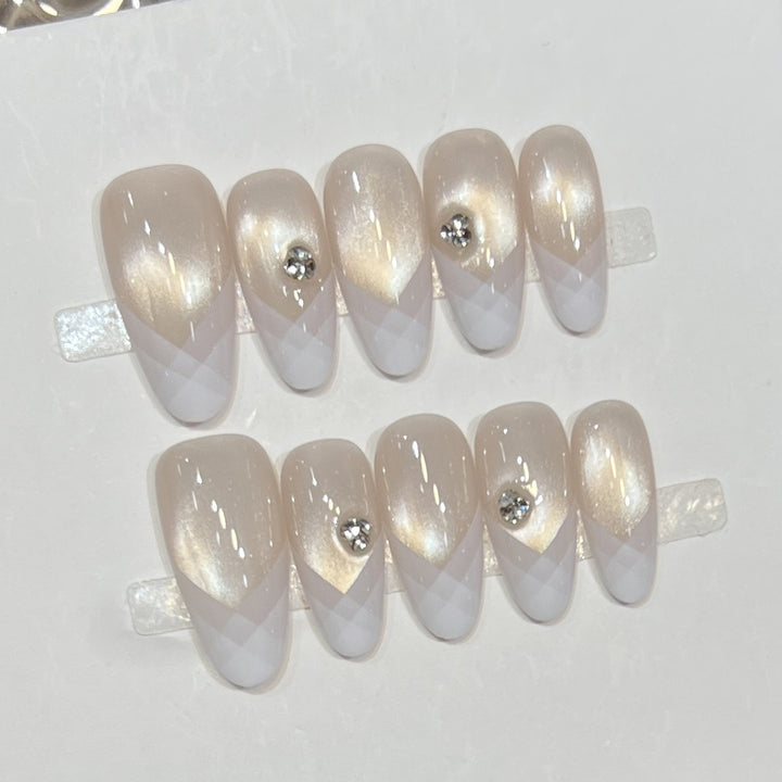 Elegantes geometrisches Press-On-Nagel-Set mit Strassdetails Karnz