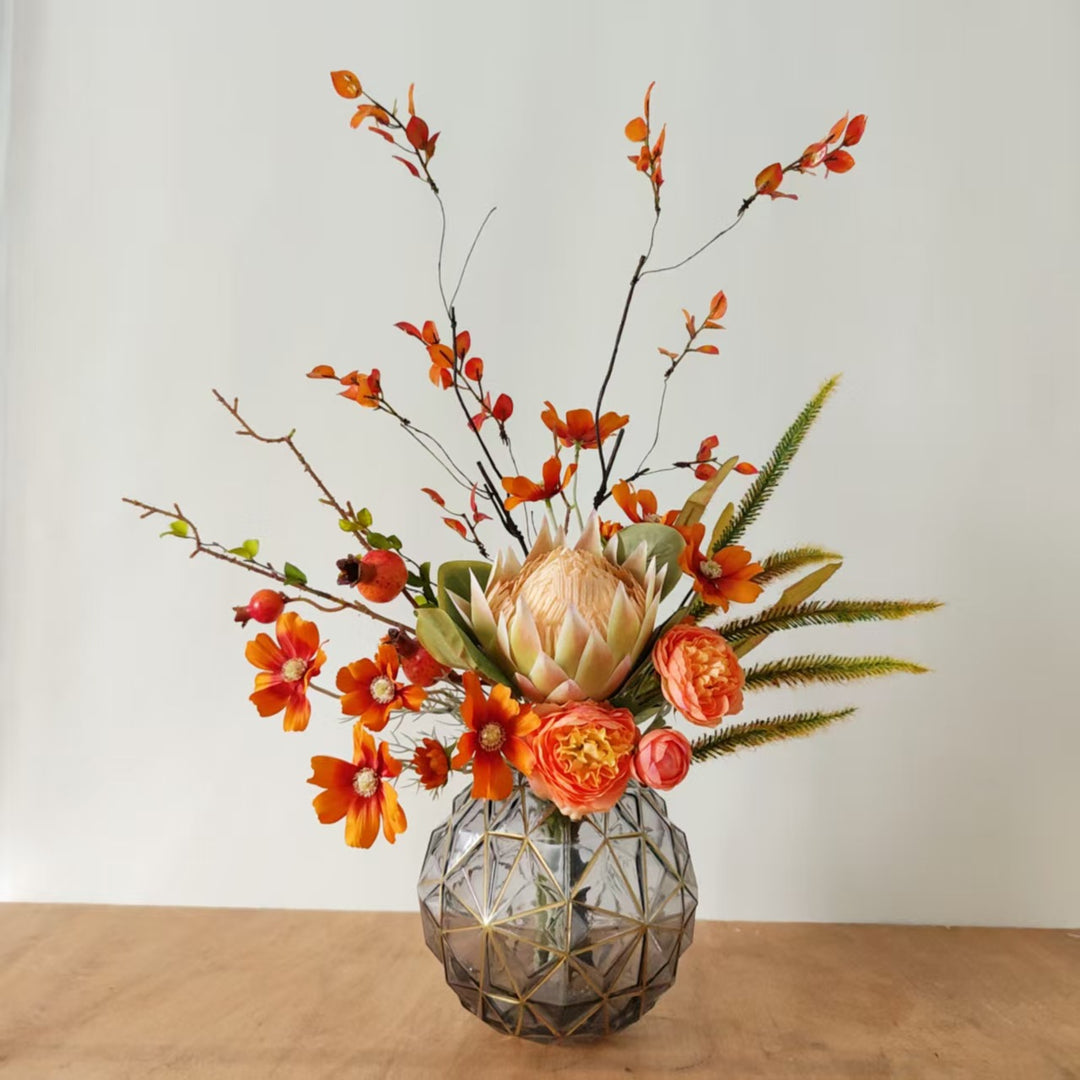 Lebhaftes Blumenarrangement